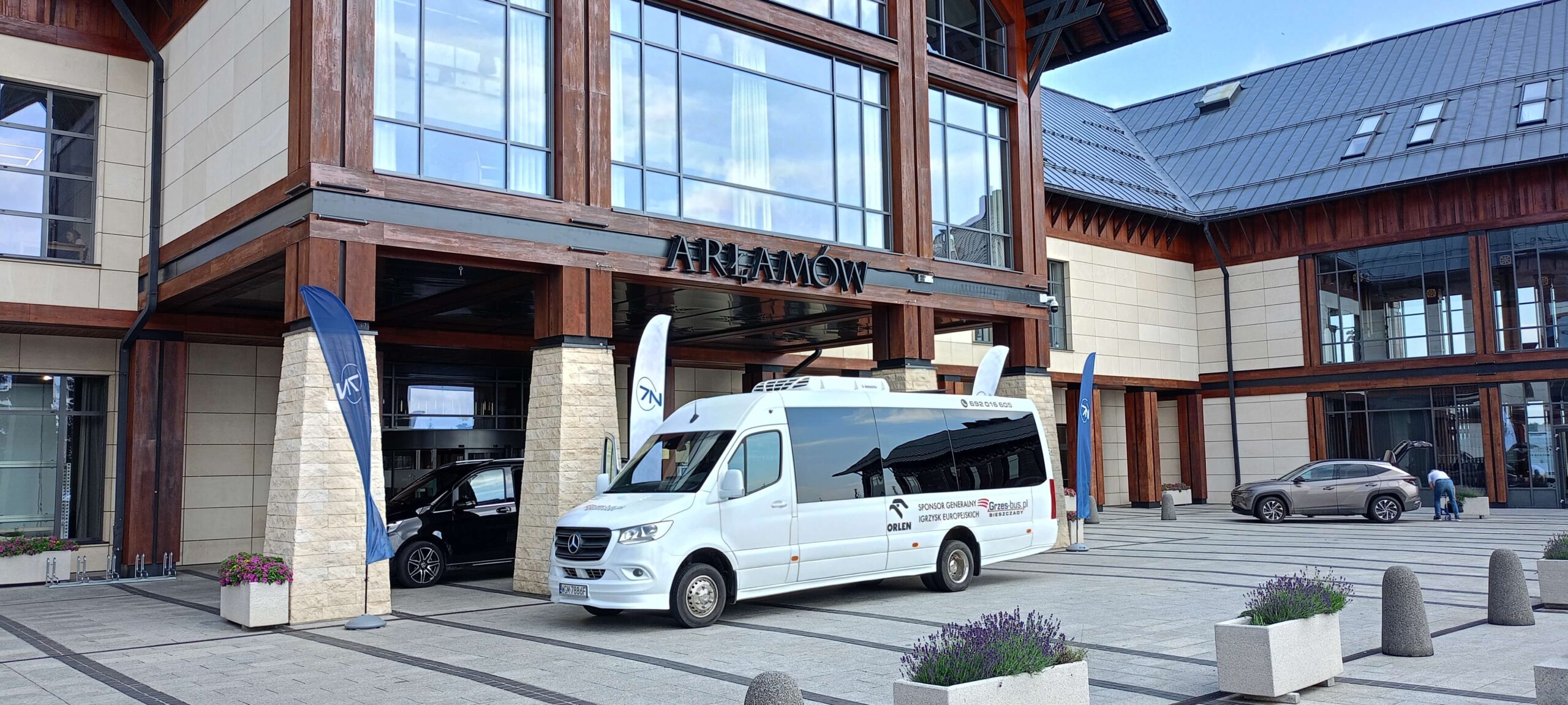 You are currently viewing Bieszczady bez samochodu – jak dojechać i poruszać się po górach w 2026 roku?